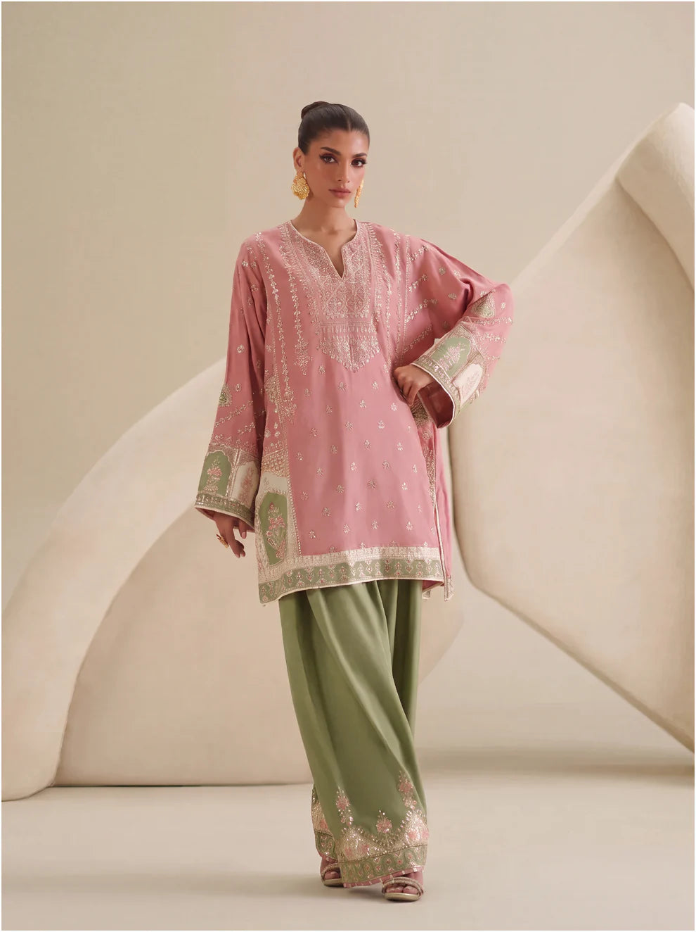 QUEEN - Stitched 2 PCs Sequence Embroidery
